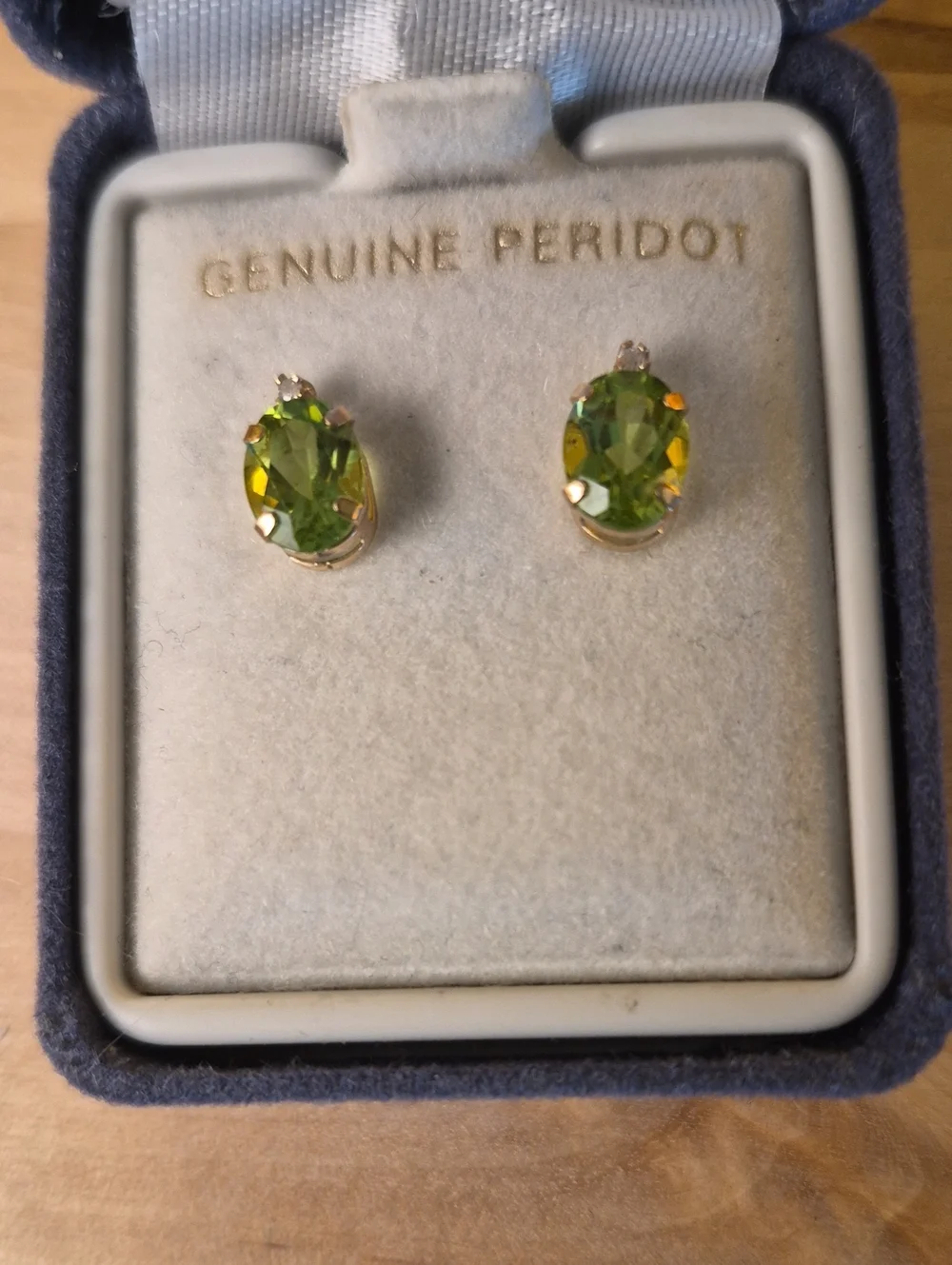 10K Peridot And DIAMOND Stud Earrings - Picture 1 of 6